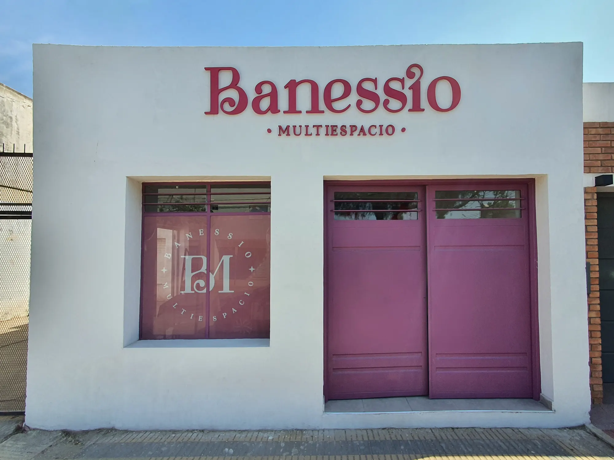 El frente de Banessio, en Eva Perón 155